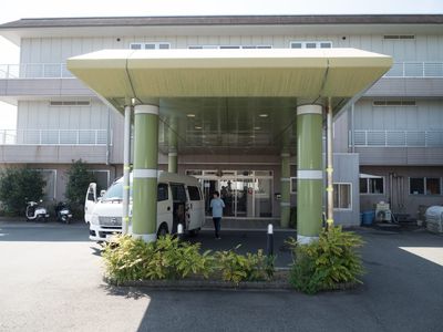 手厚いケアを提供するエントランス