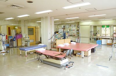 トレーニング器具が並ぶ機能訓練室