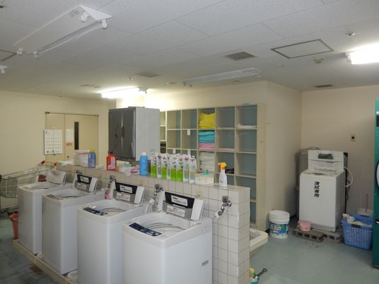 洗濯設備が整った空間