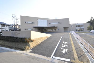 ゆったりとした建物の外観