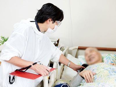 交流する様子の室内