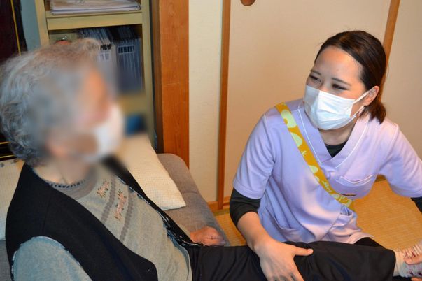 介護士と利用者の交流