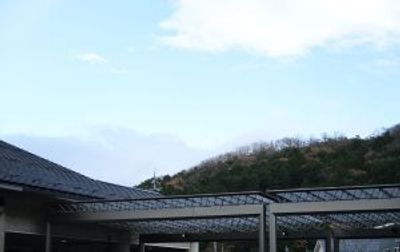山の眺望が見える庭