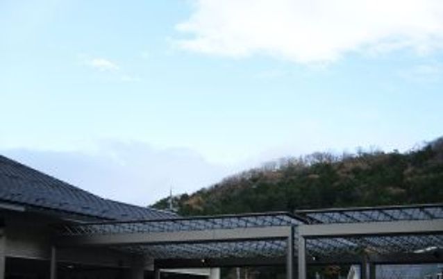 山の眺望が見える庭
