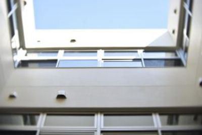 明るい空間の天井部分