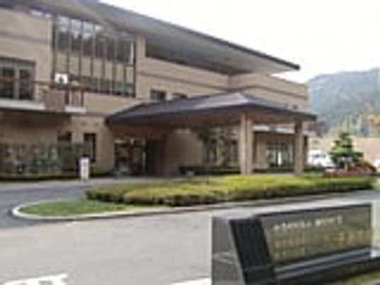 立派な玄関の外観