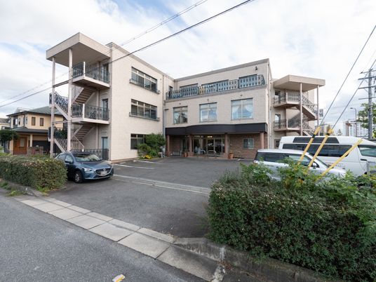 ゆとりある建物の外観