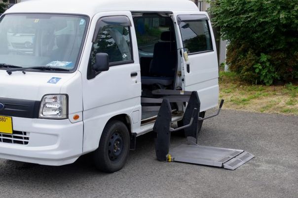 乗降機能付きワゴン車