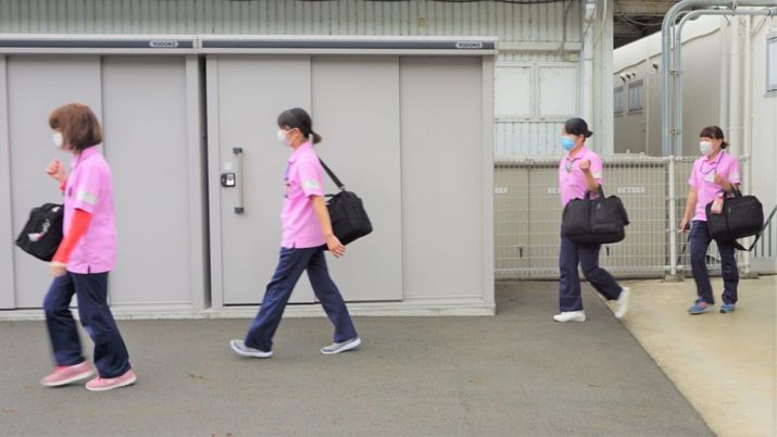 スタッフの通路