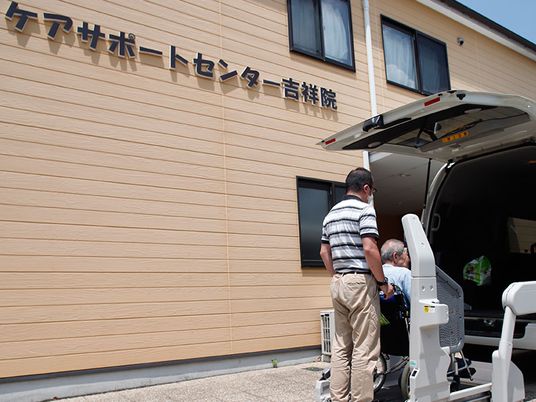 送迎車での乗車風景