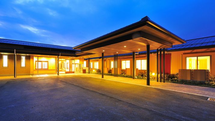 落ち着いた外観の建物