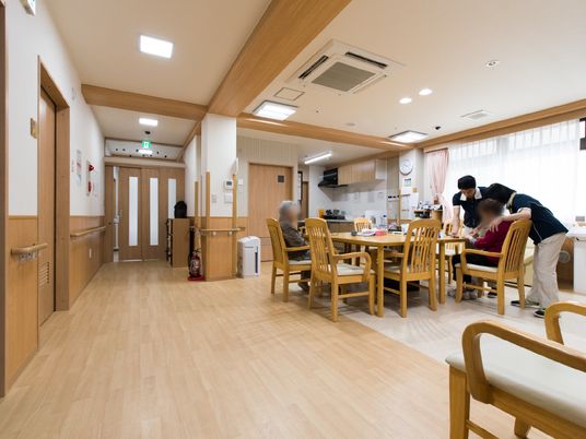明るい食堂の様子