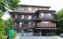 木の温もりある建物外観