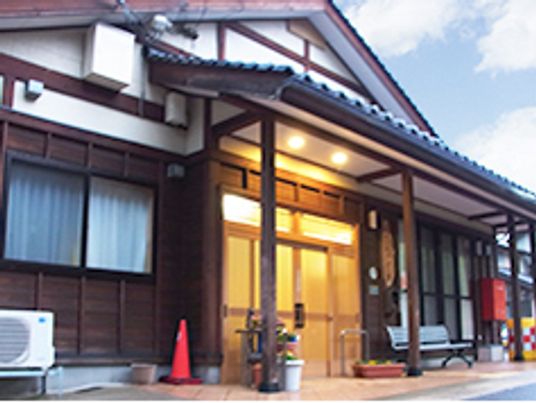 和風建物のエントランス
