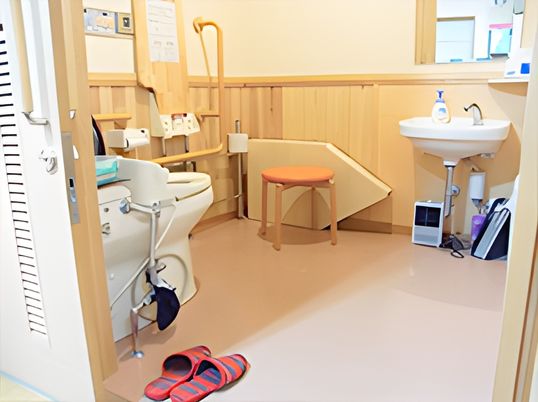 安全に配慮されたトイレ