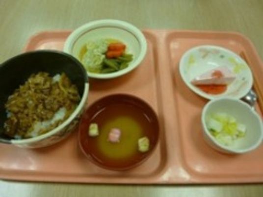 彩り豊かな食事の例