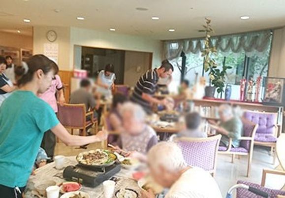 明るいダイニングルーム