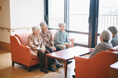 自然光あふれるラウンジ
