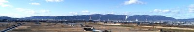 美しい自然の山々と広大なフェンス