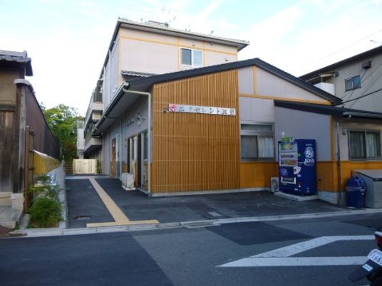 アクセス良好な建物外観