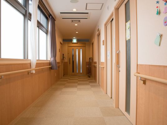 明るく広い廊下