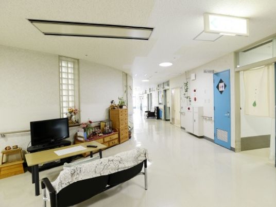 明るい廊下の風景