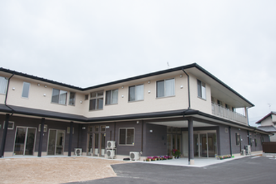 二階建ての建物外観