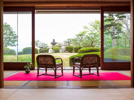 和室から見える美庭園