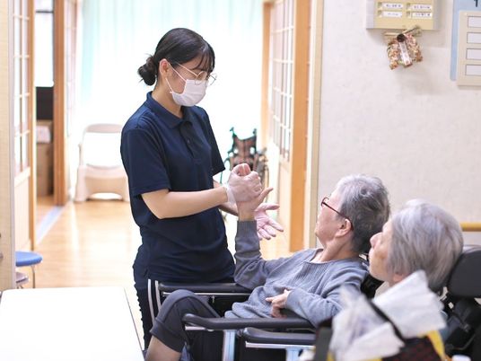 スタッフと利用者の様子