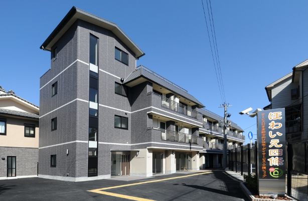 シンプルな外観建物