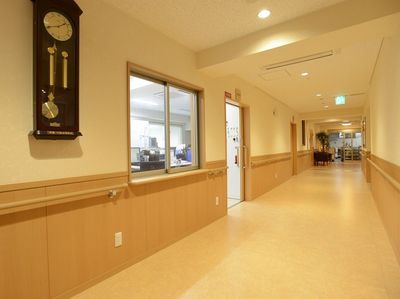明るく広い廊下