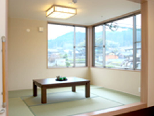山が見える和室  