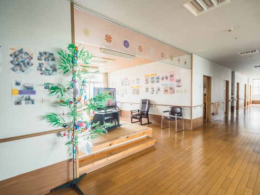 廊下に飾り付け掲示物