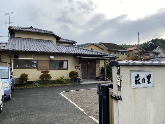 落ち着いた雰囲気の外観