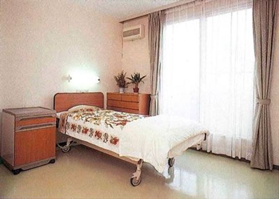 窓際の明るい居室