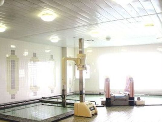 明るい浴室設備