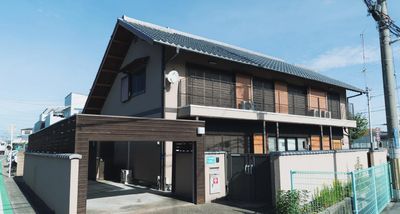 広々とした外観