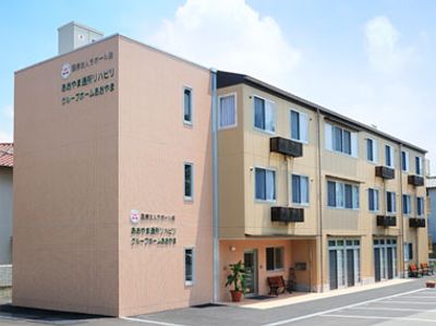 明るい外観の建物