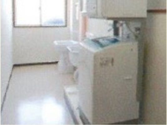 洗面台が置かれた廊下
