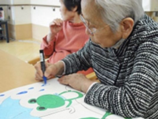 多目的室で描画活動