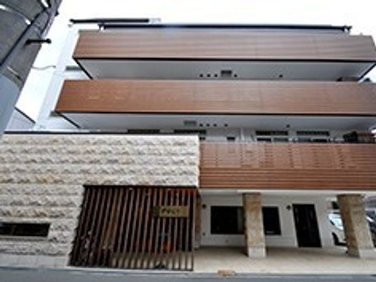 新しい建物の外観
