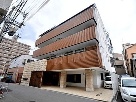 都市型の建物外観