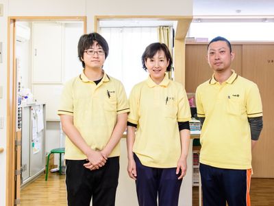 スタッフの集合写真