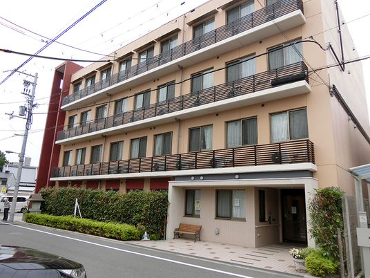 多階建ての建物外観