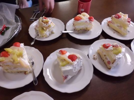 お祝いのケーキの風景
