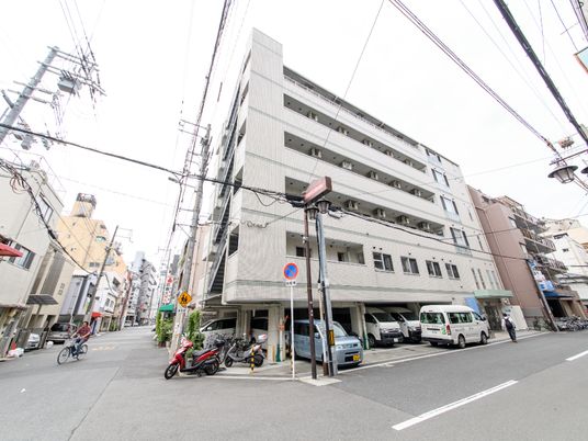 多階層建物の外観