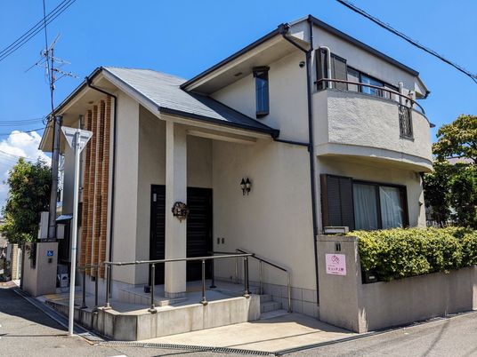 バリアフリーの建物外観  