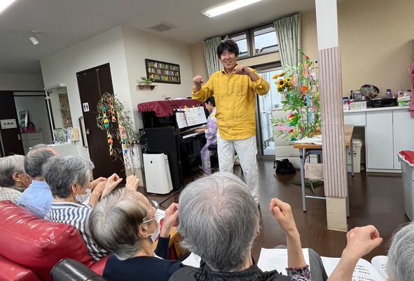 楽しそうな様子の居室