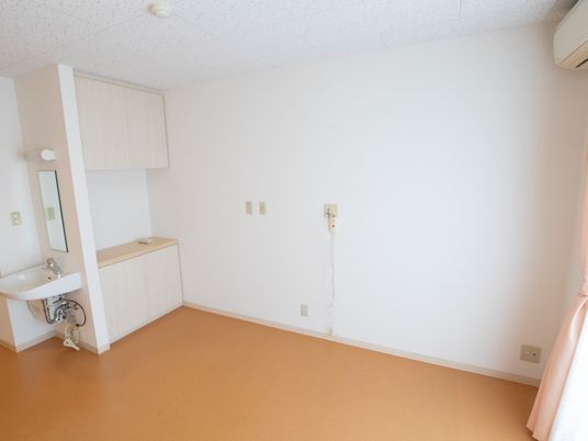 居室の洗面台とエアコン