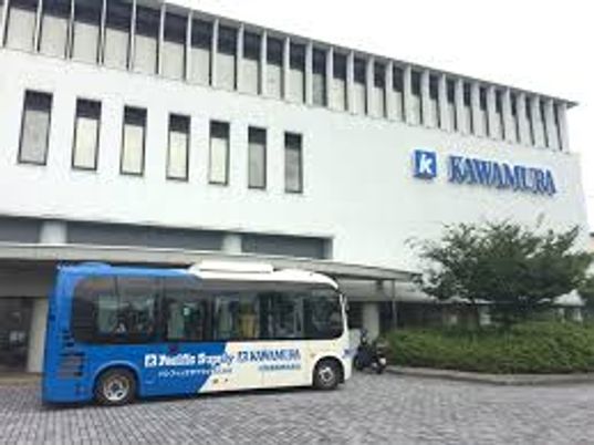 建物外観と送迎バス